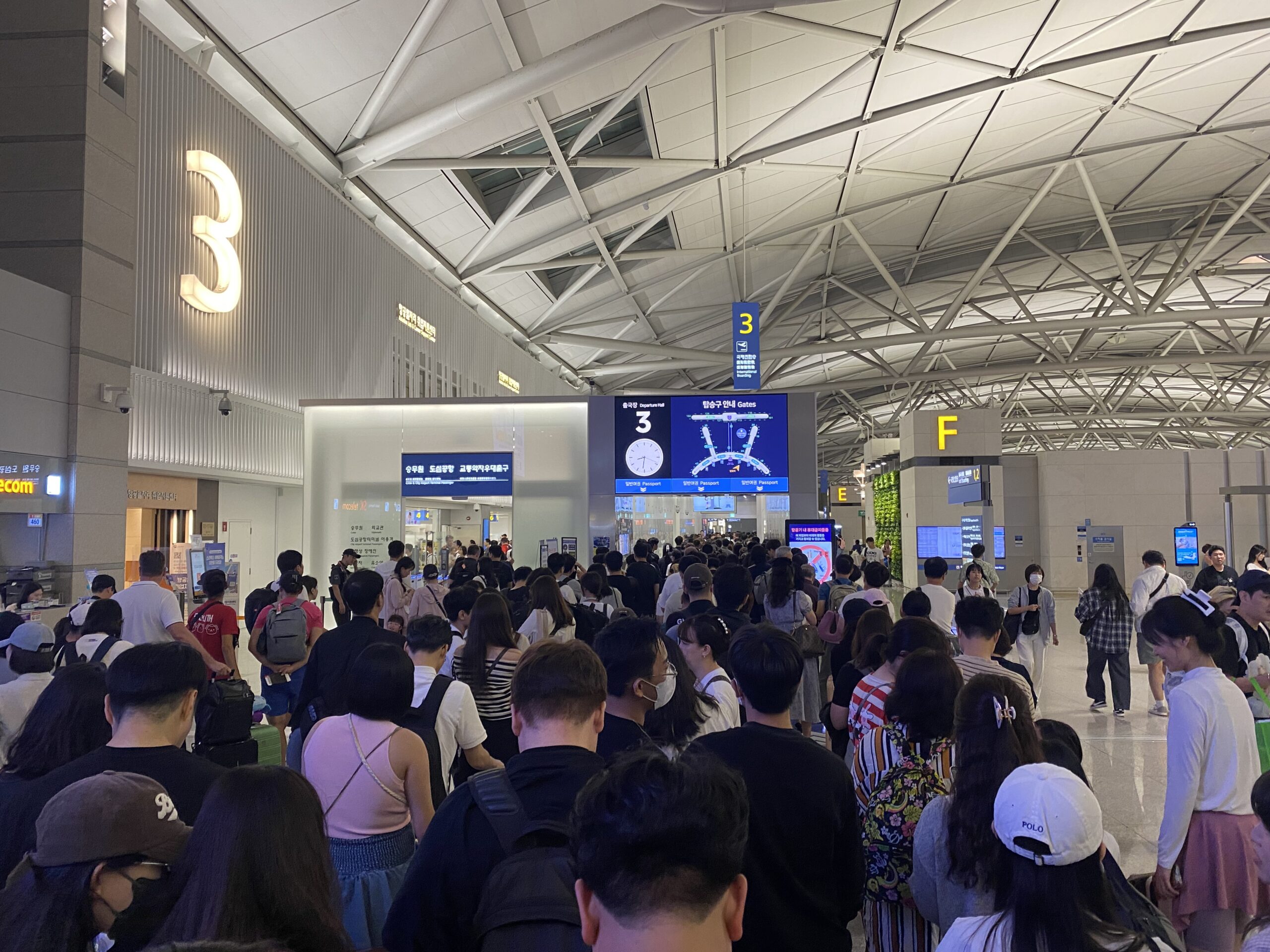 뉴욕 자유 여행을 위한 입국 심사 인천공항 출국장