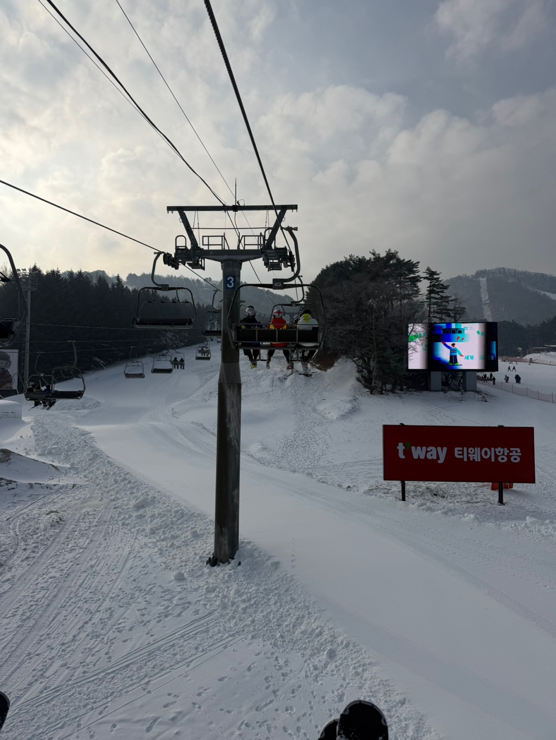용평스키장 리프트에서