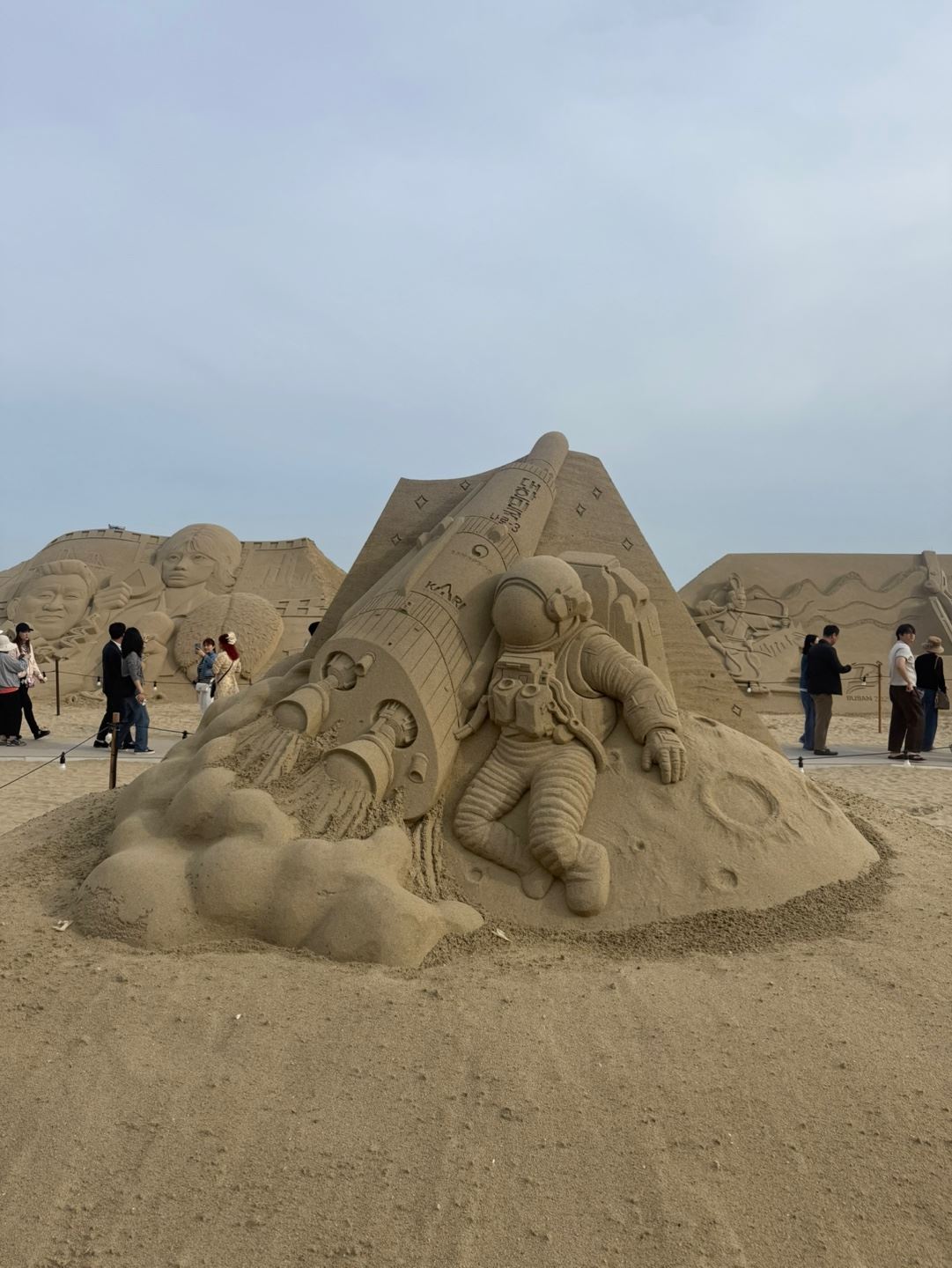 해운대 모래축제에서 모래로 만나는 K-컬처 누리호