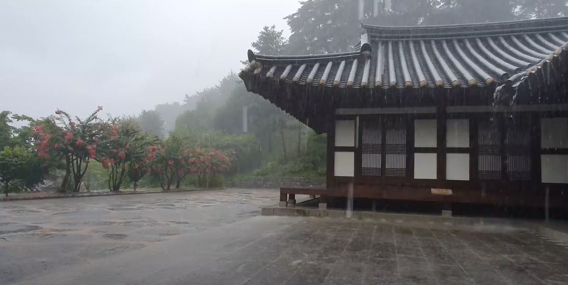 비오는 날이면 대청마루에서 느끼는 운치