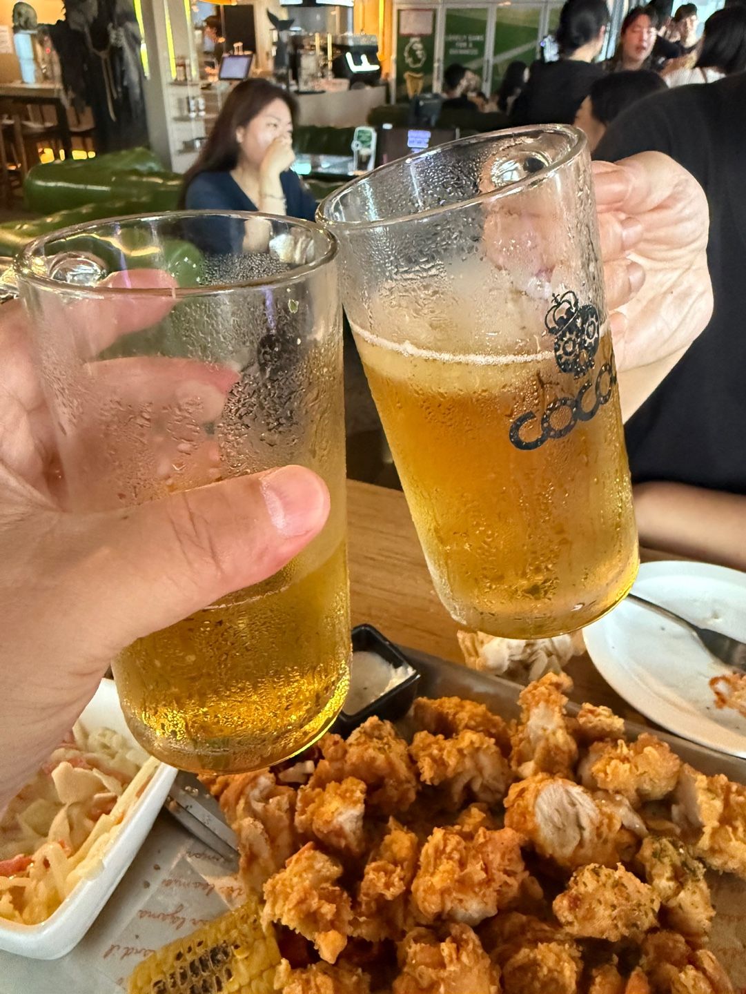 광안리 드론 레이저쇼 기다리며 맥주한잔 