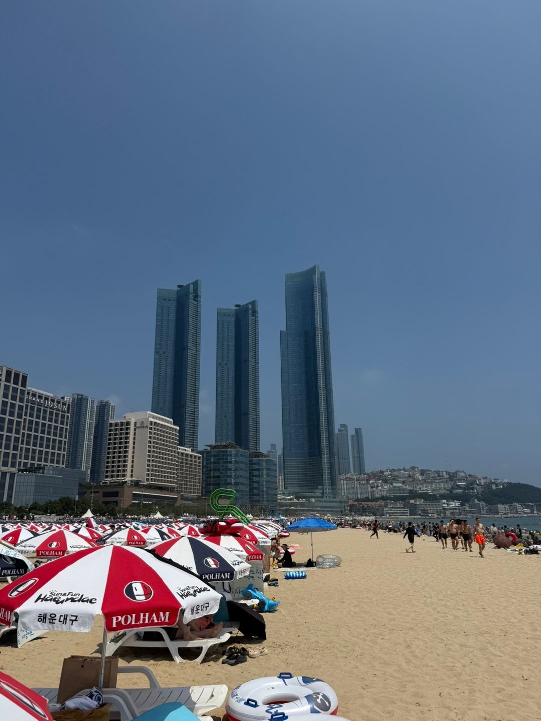 해외에서 유명한 관광지로 인기 있는 해운대비치 풍경